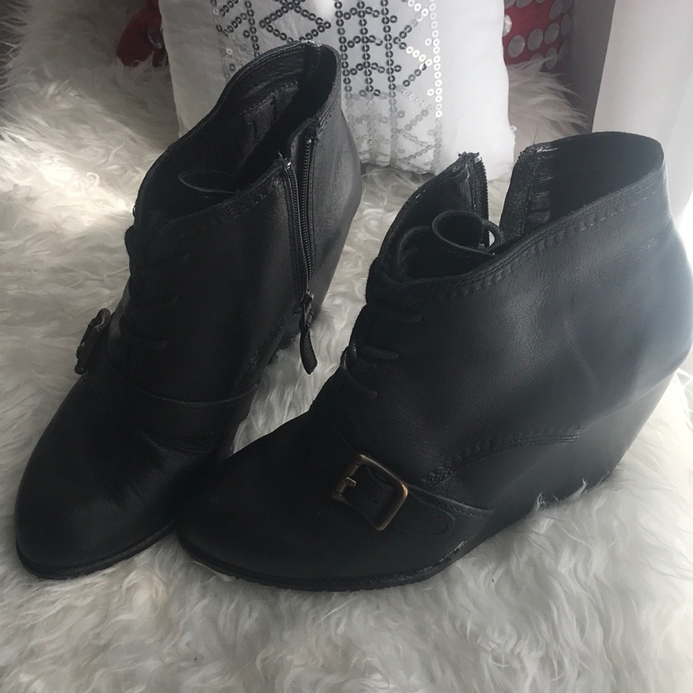 Fossil booties